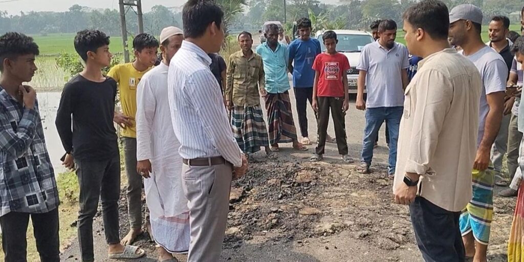 ত্রিশালে কোটি টাকার সড়কে হাত দিতেই উঠে এল কার্পেটিং #2